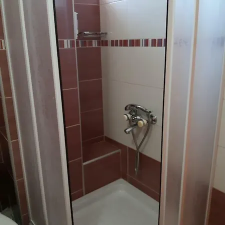 Lidra מלון Korinós