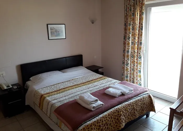 Отель Lidra